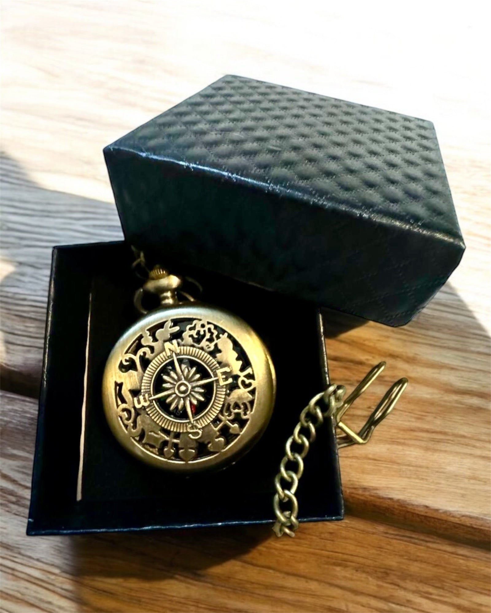 Antique Bronze-Gold Pocket Compass with Lattice Pattern – Perfect for Explorers and Retro Enthusiasts. Personalization with engraving.