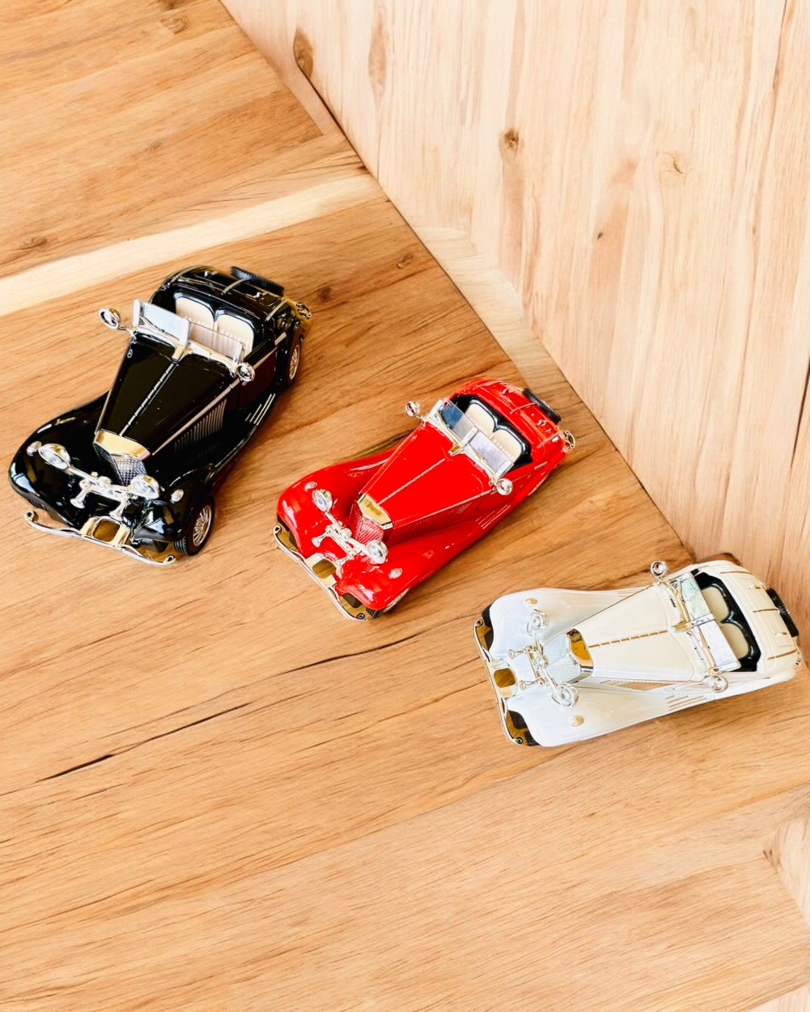 Modello in Miniatura di Auto Classiche Retro - possibilità di personalizzazione per un regalo con incisione, 3 varianti tra cui scegliere