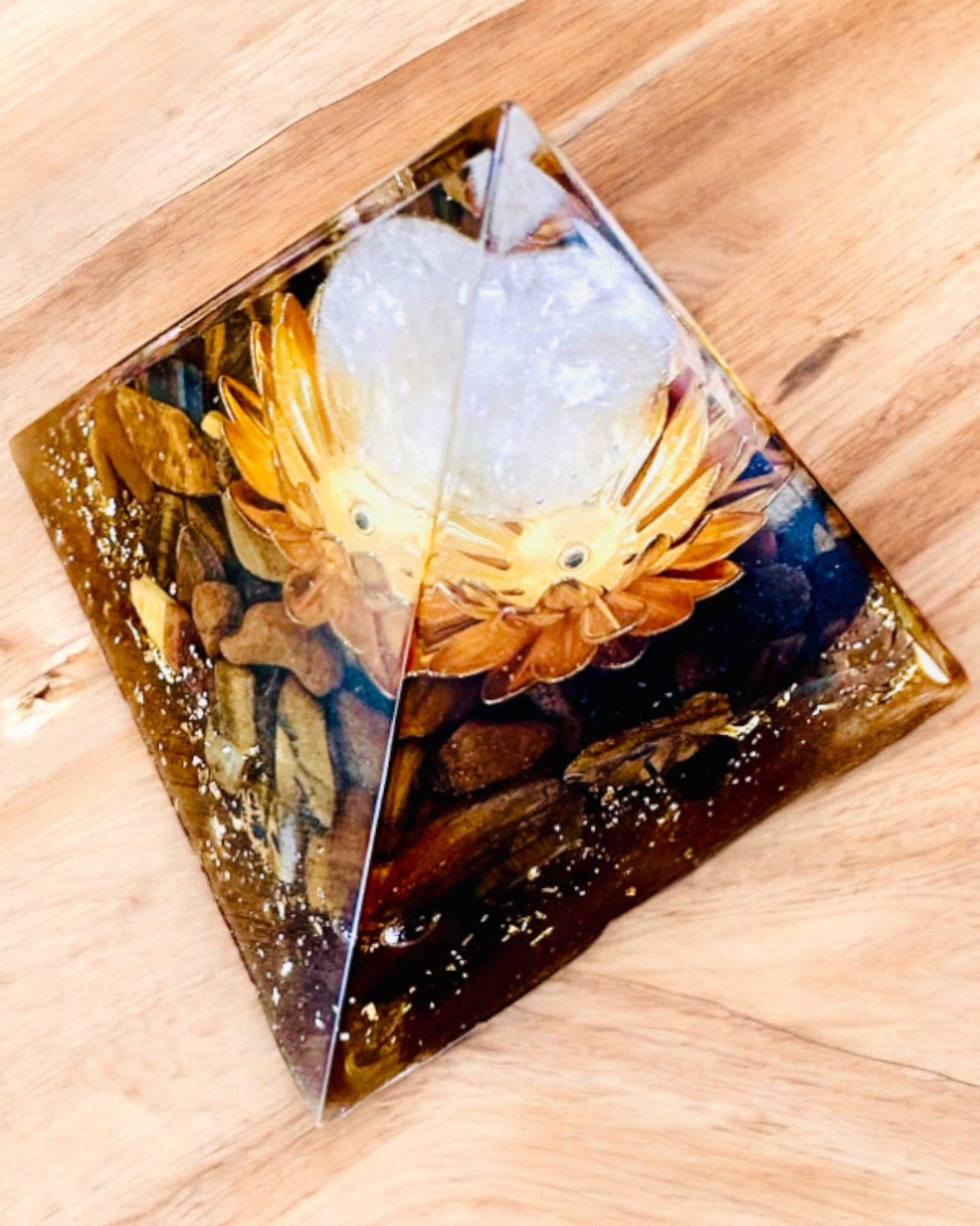 Crystal Pyramid of Prosperity of the Happy Crystal Ball, Tiger's Eye Stone, Copper Lotus