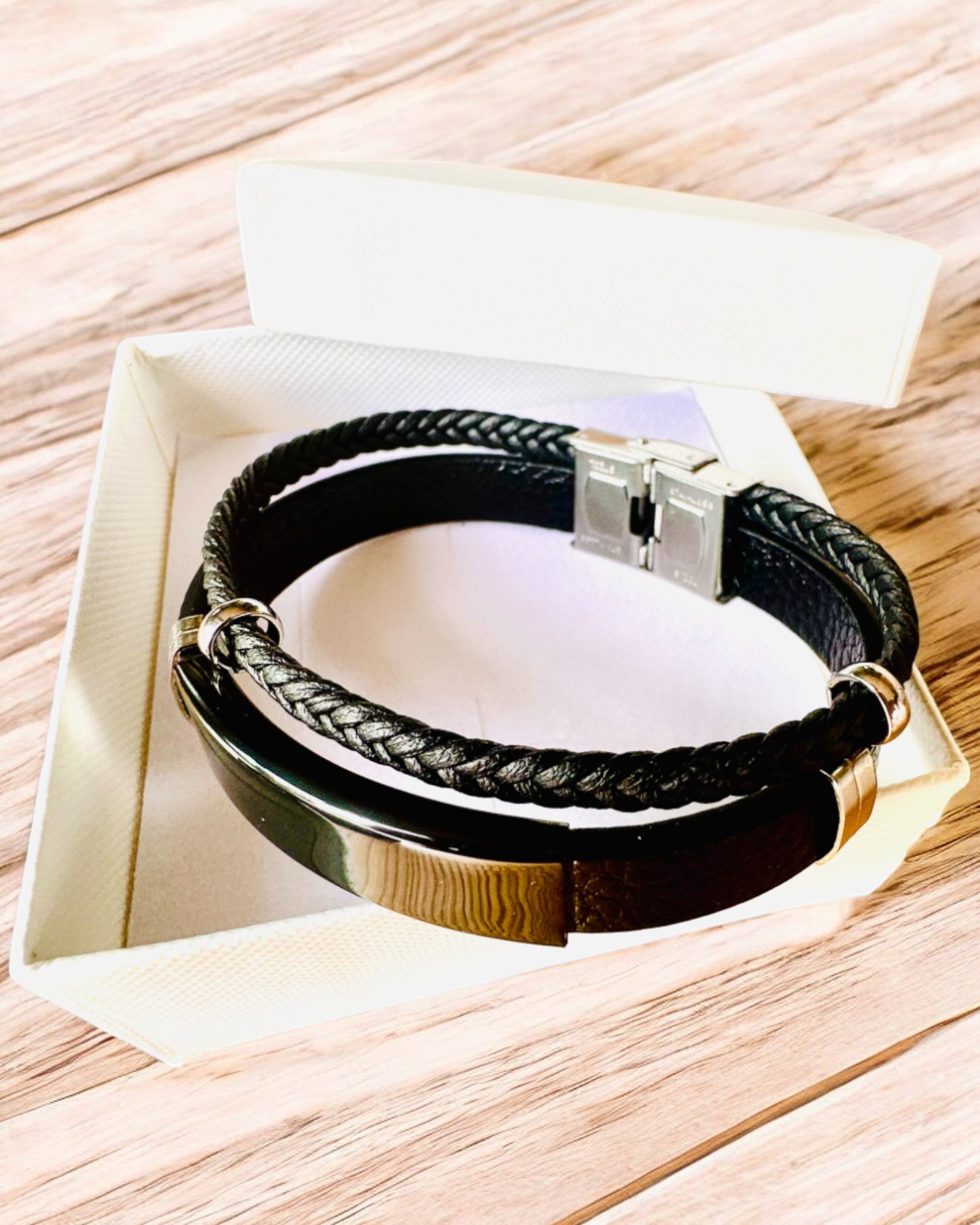 Bracelet Homme en Cuir PU et Acier Inoxydable avec Possibilité de Gravure – Disponible en Deux Variantes de Couleurs