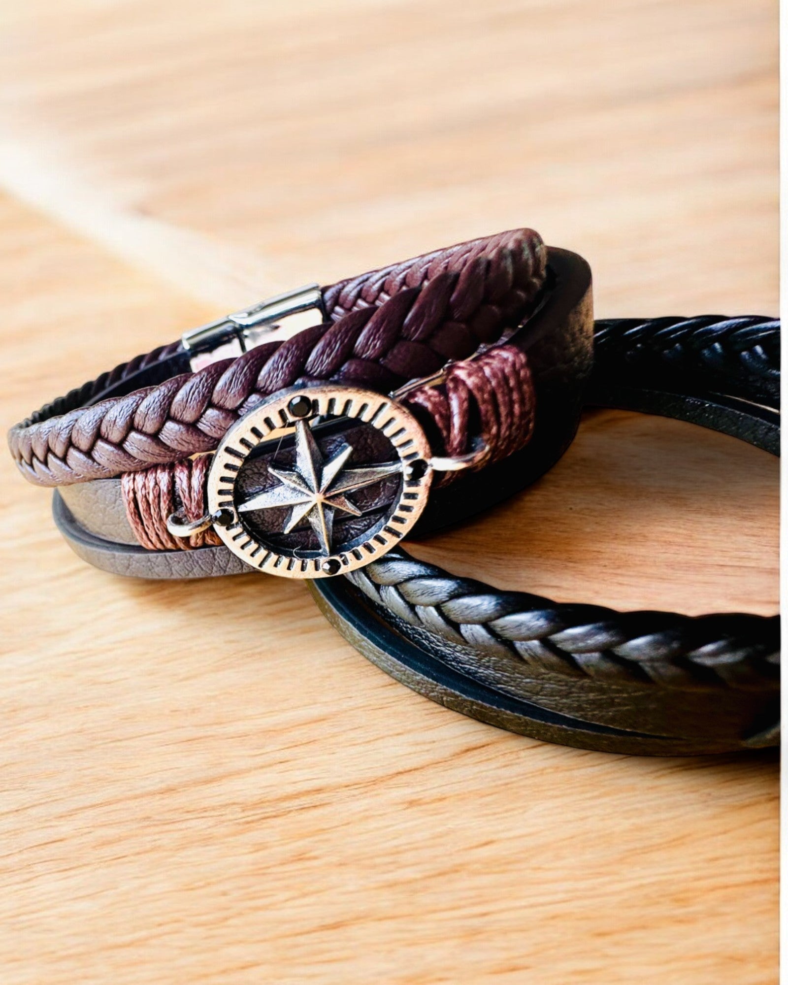 Bracciale "Compass Adventure" - possibilità di personalizzazione con incisione per un regalo, 2 varianti di colore tra cui scegliere