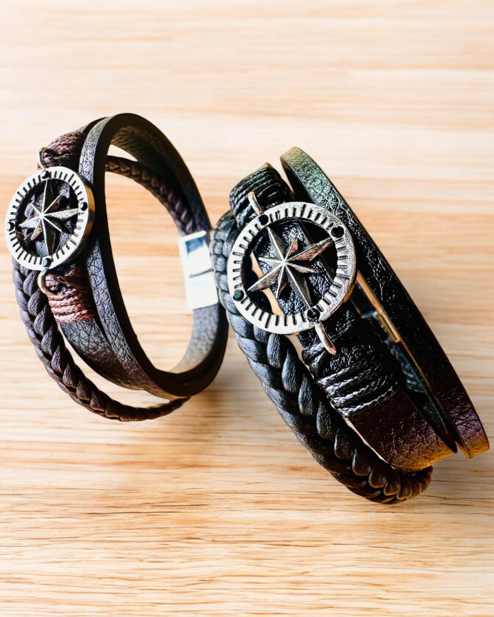 Bracciale "Compass Adventure" - possibilità di personalizzazione con incisione per un regalo, 2 varianti di colore tra cui scegliere