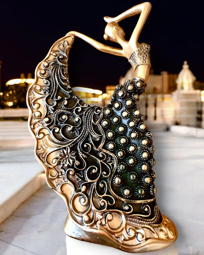 Scultura Elegante "Danzatrice della Luce Dorata", alta 29 cm, con possibilità di incisione per un regalo.