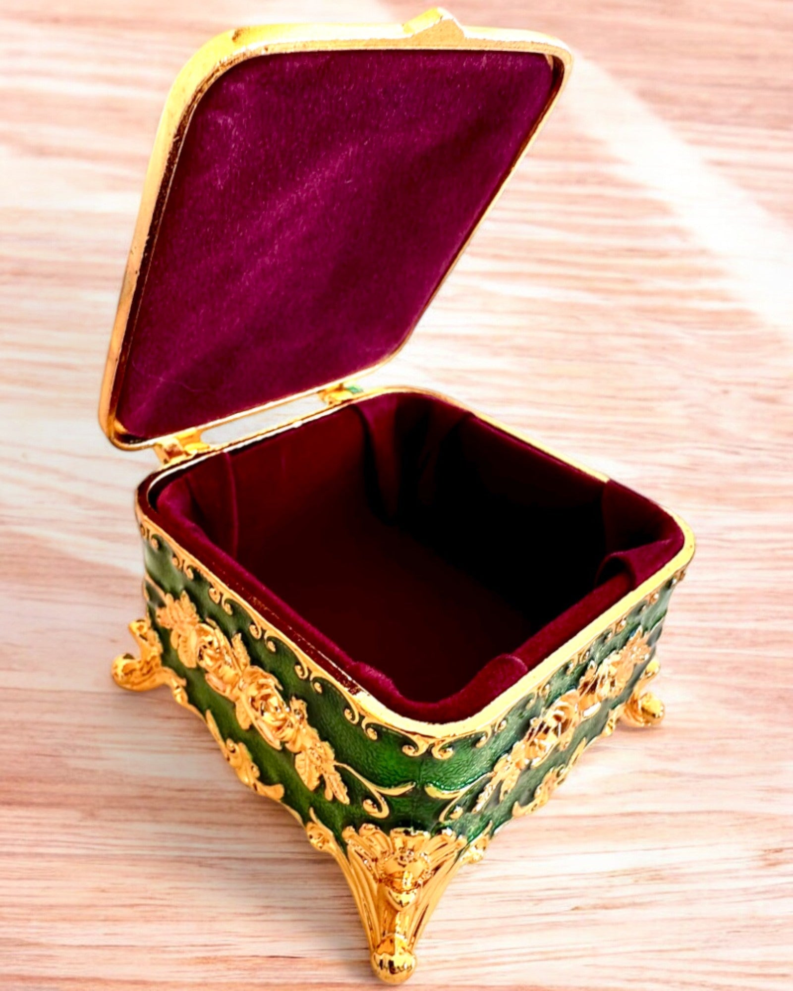 "Royal Elegance" box with engraving option for a gift