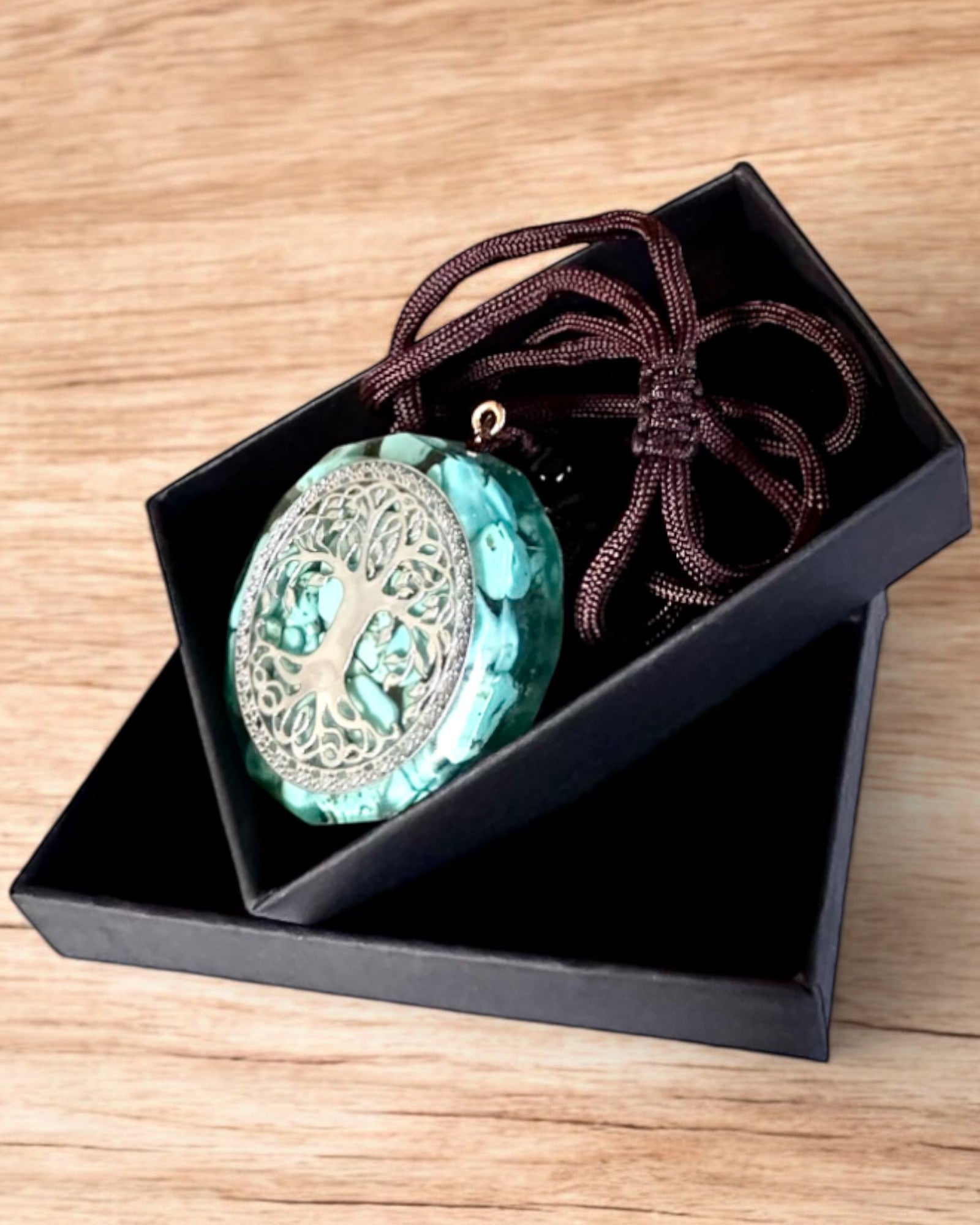 Amulette "Arbre de Vie" avec turquoise – Votre force personnelle, collier à offrir, personnalisation par gravure