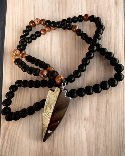 Flèche de Pouvoir – Collier en Obsidienne Noire et Perles en Bois, personnalisation par gravure pour un cadeau