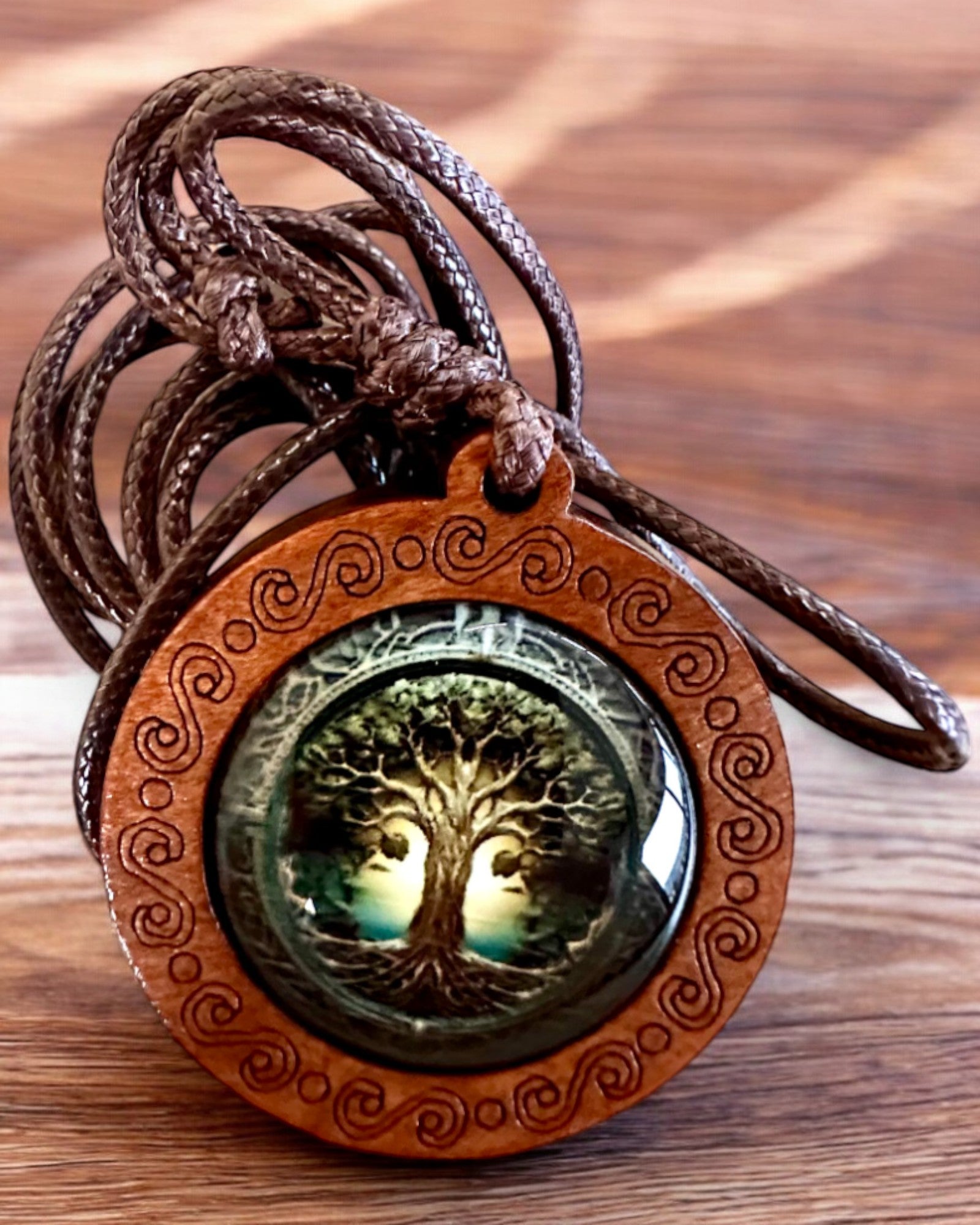 Amuleto della Vita "Albero degli Antenati" - Collana Fatta a Mano in Legno e Vetro, possibilità di personalizzazione con incisione per un regalo