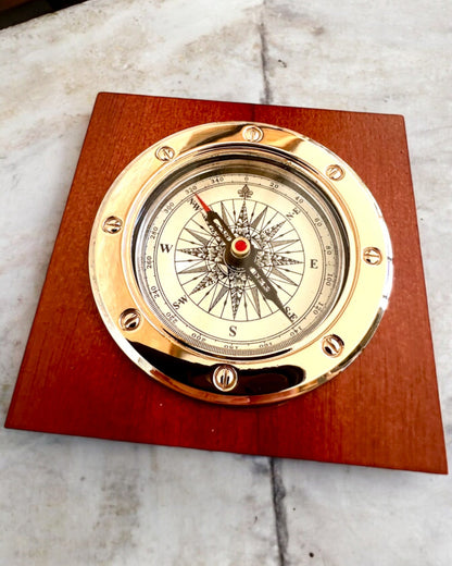 Compass "Navigator2" - Classic Elegance in Brass and Wood, personalization with engraving for a gift