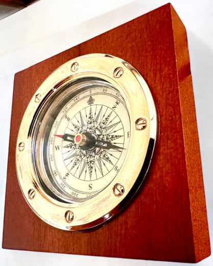 Compass "Navigator2" - Classic Elegance in Brass and Wood, personalization with engraving for a gift