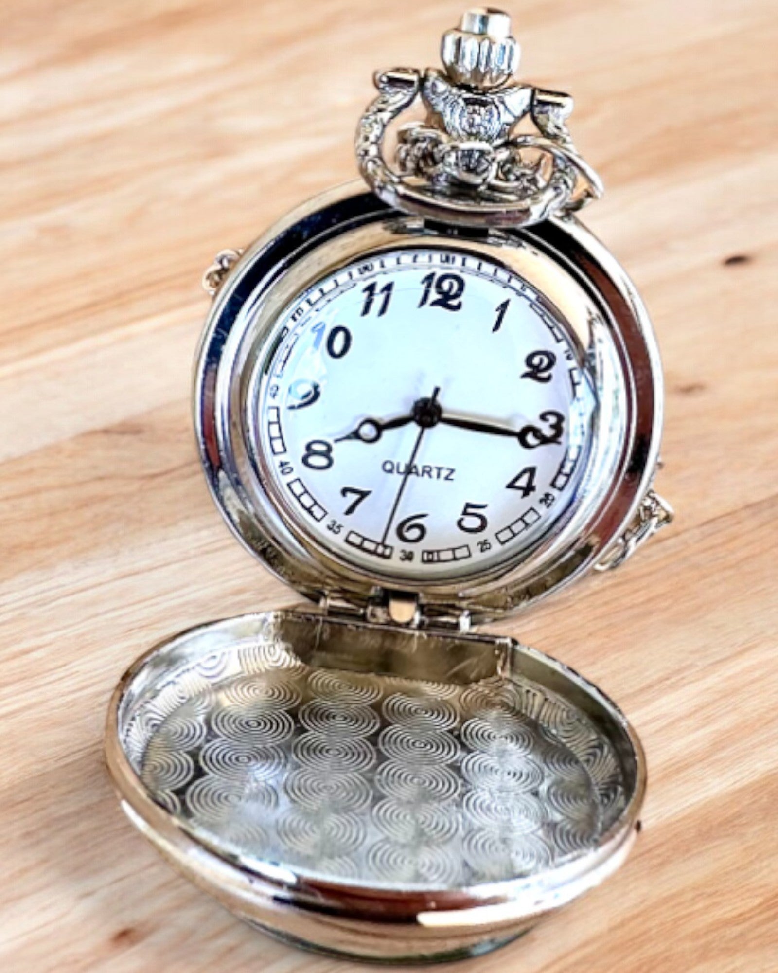 Pocket watch "CloverTime" with a four-leaf clover motif, personalization option with engraving for a gift.