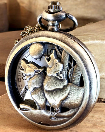 „Luna Wolf” – Montre de Poche Stylée avec des Loups, possibilité de personnalisation par gravure pour un cadeau