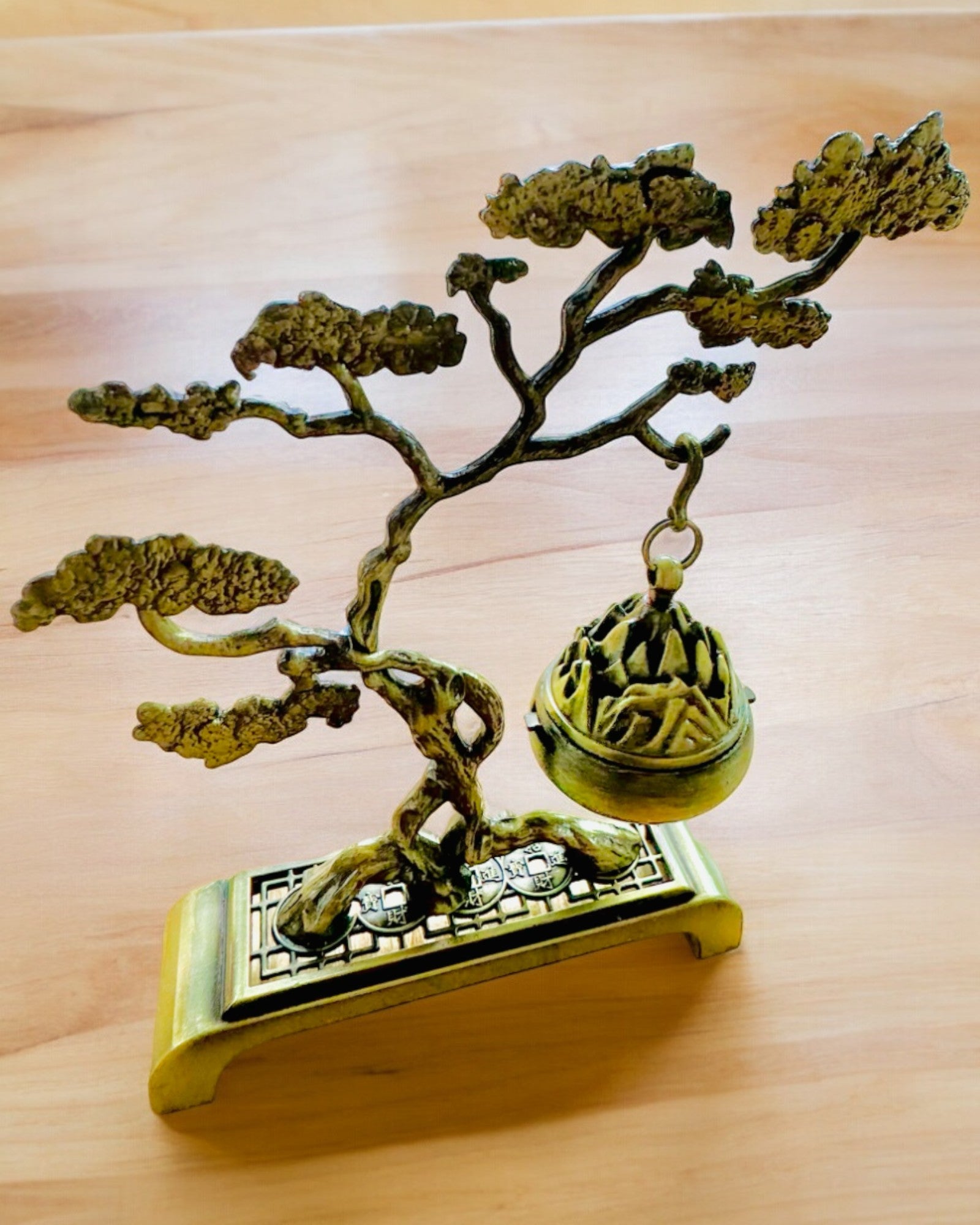 Eleganter Metallhalter für Bonsai-Räucherstäbchen - Möglichkeit zur Personalisierung mit Gravur als Geschenk