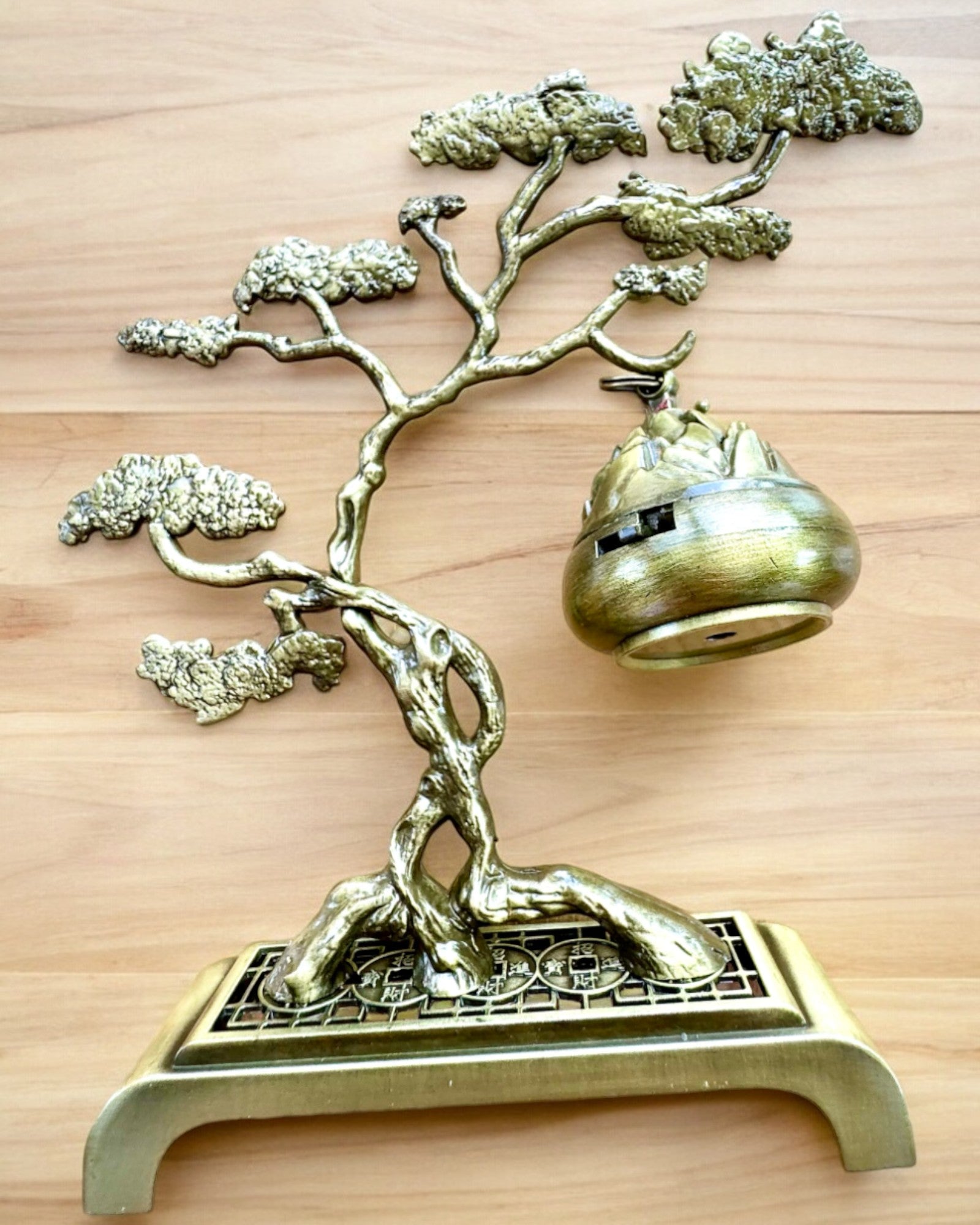 Eleganter Metallhalter für Bonsai-Räucherstäbchen - Möglichkeit zur Personalisierung mit Gravur als Geschenk