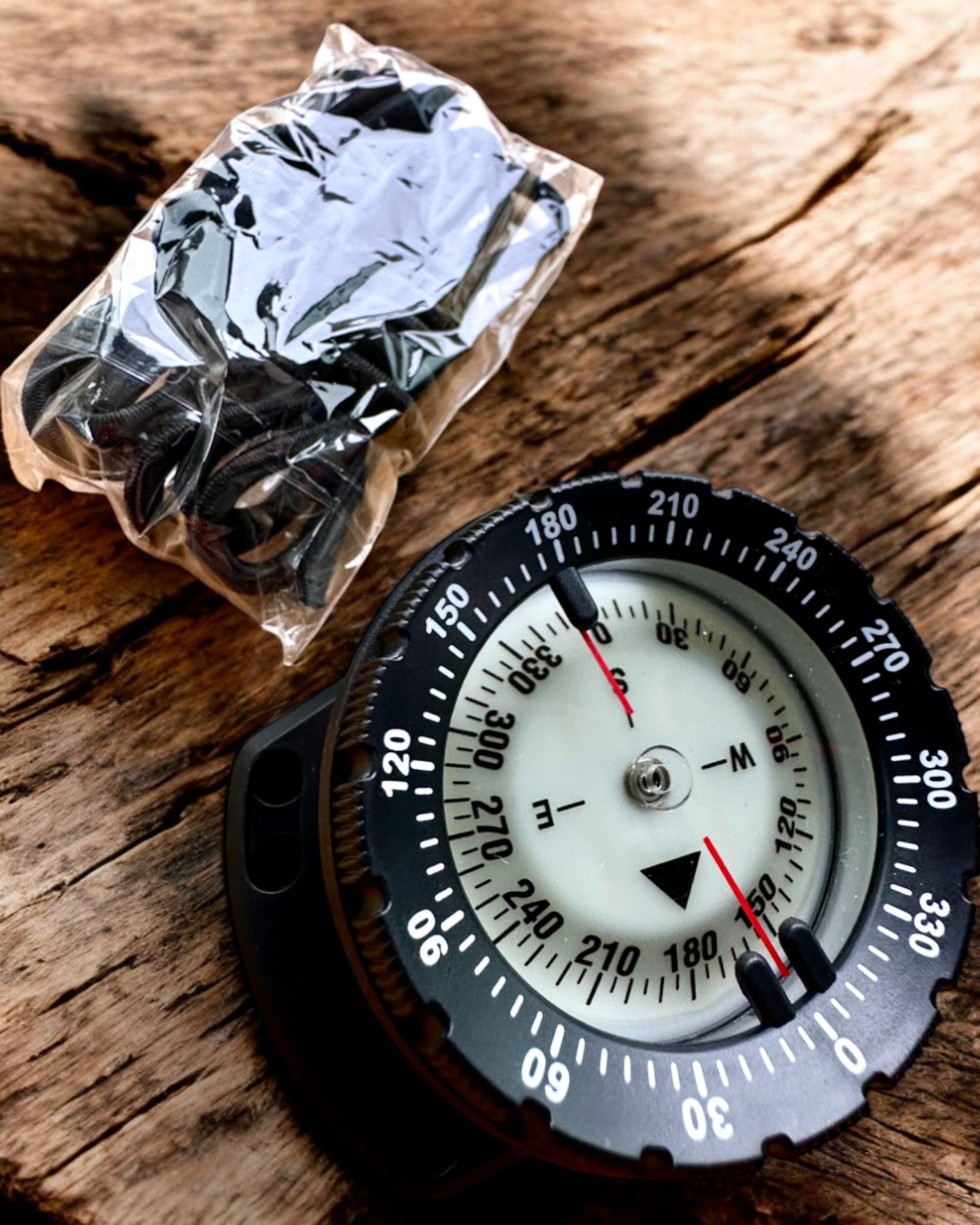 AquaGuide diving compass - waterproof compass with luminescent function and flexible strap, customizable option