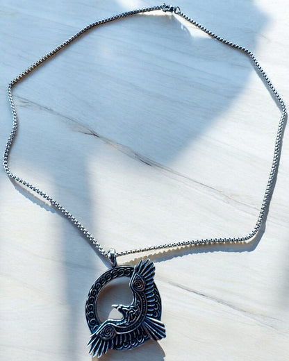 Amuleto del Falco d'Acciaio - Collana con incisione, ispirata all'arte celtica, da regalo