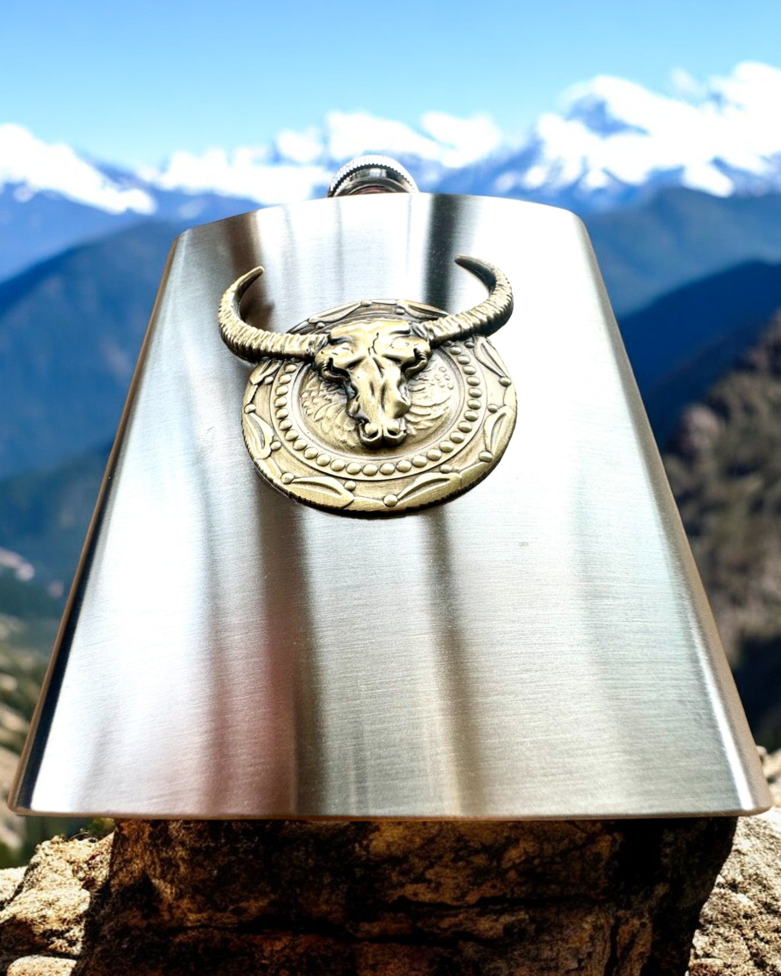 Bison Flask – Stylish Hip Flask with Bison Design - personalization option with engraving for a gift