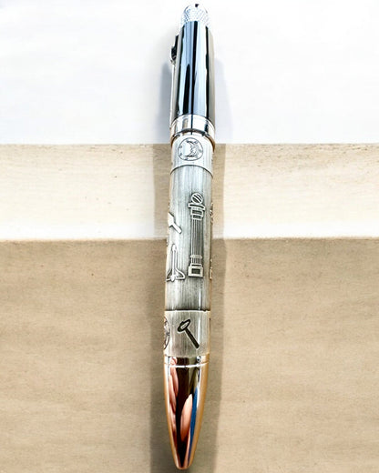 Stylo Élégant "Harmonie Maîtresse" avec Option de Gravure - Motifs Symboliques, Argent Ancien, possibilité de personnalisation par gravure pour un cadeau