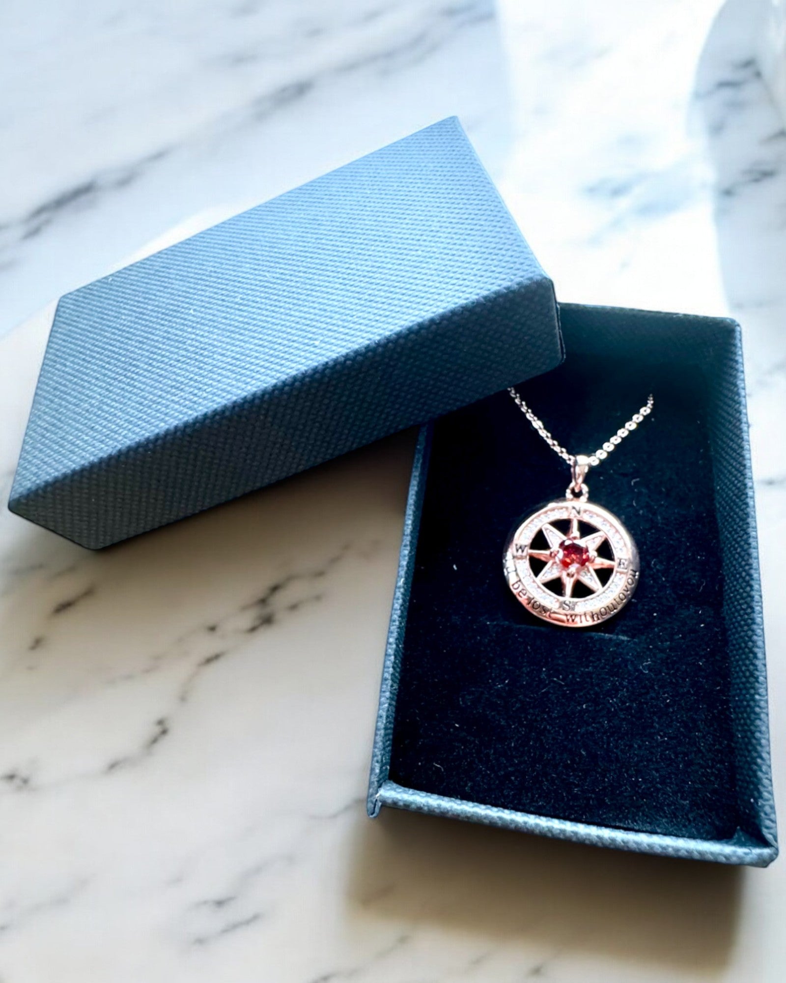 "Love Compass" necklace with zirconia, personalization option with engraving