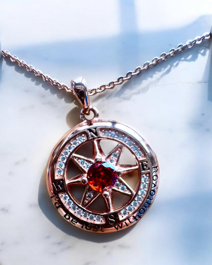 Collier "Compas de l'Amour" avec zircon, possibilité de personnalisation par gravure