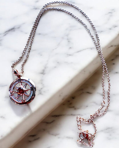 Collier "Compas de l'Amour" avec zircon, possibilité de personnalisation par gravure