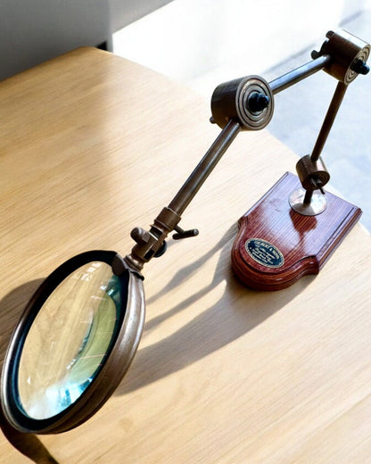 Lente artigianale "Royal Magnifier" con base e manico regolabile - possibilità di personalizzazione con incisione per un regalo