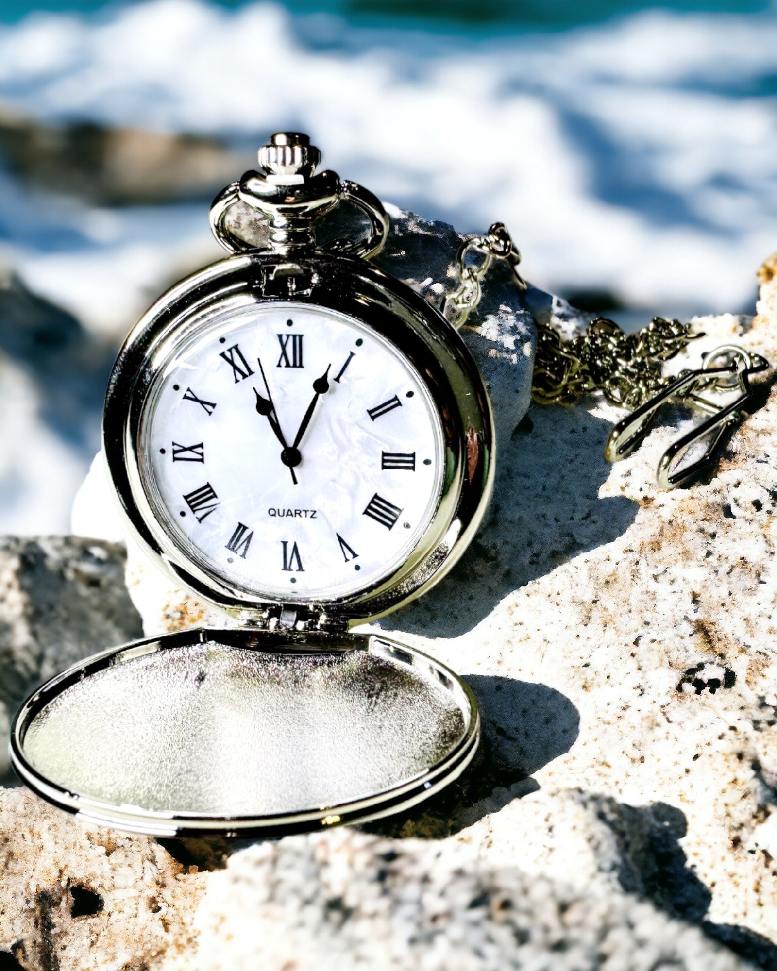 Klassische Taschenuhr mit römischen Ziffern und Kette, Quarz, Stahlglanz - Farbe Silber