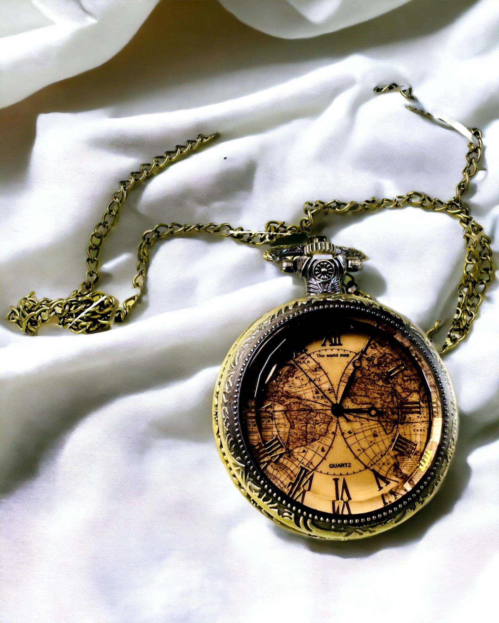 Orologio da Tasca Classico in Quarzo con Mappa del Mondo – Ciondolo con Catenina in Stile Vintage per Lei e per Lui, incisione