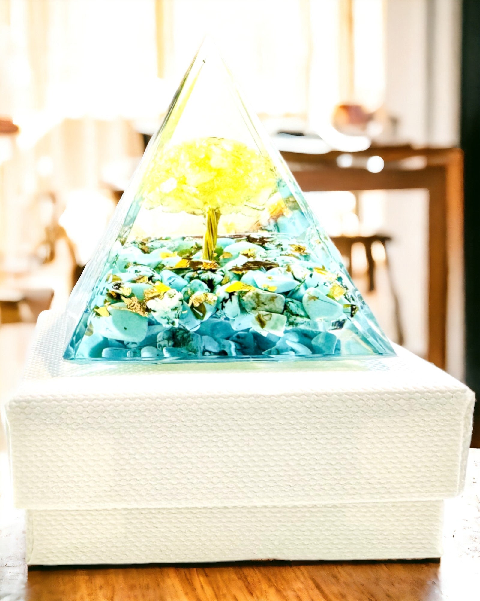 Pyramide Orgonite avec Citrine et Turquoise – Générateur d'Énergie Chakra, Outil Reiki, Décoration pour Méditation