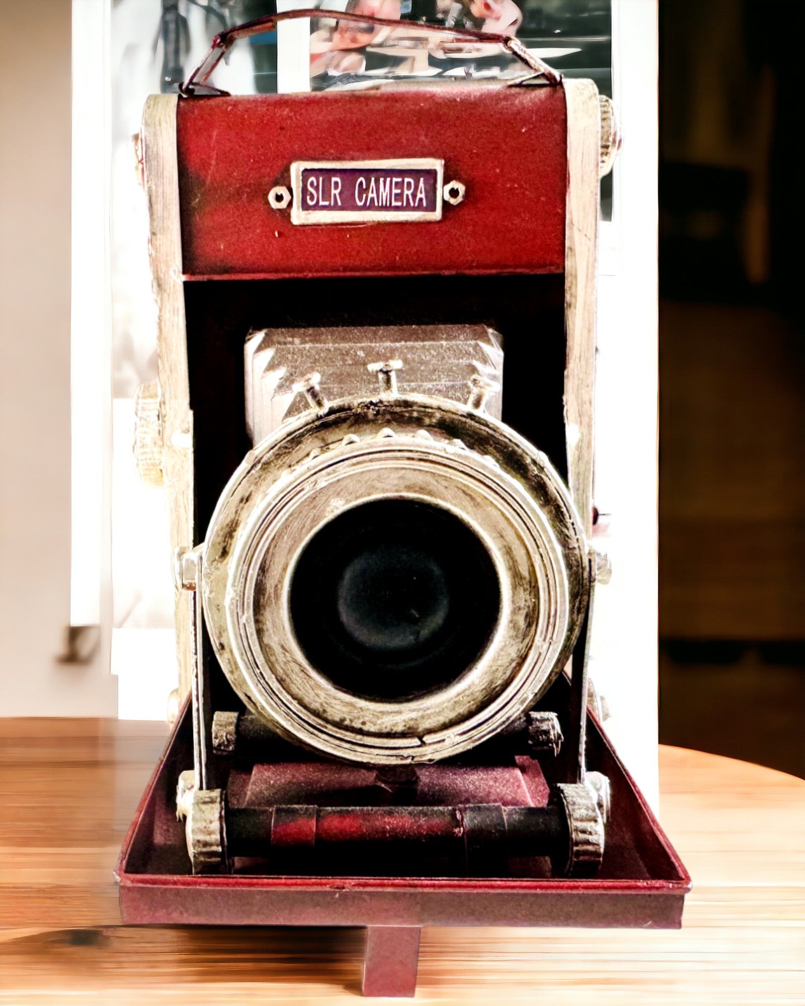 Vintage Vision: Decorative Retro Camera with Engraving Option