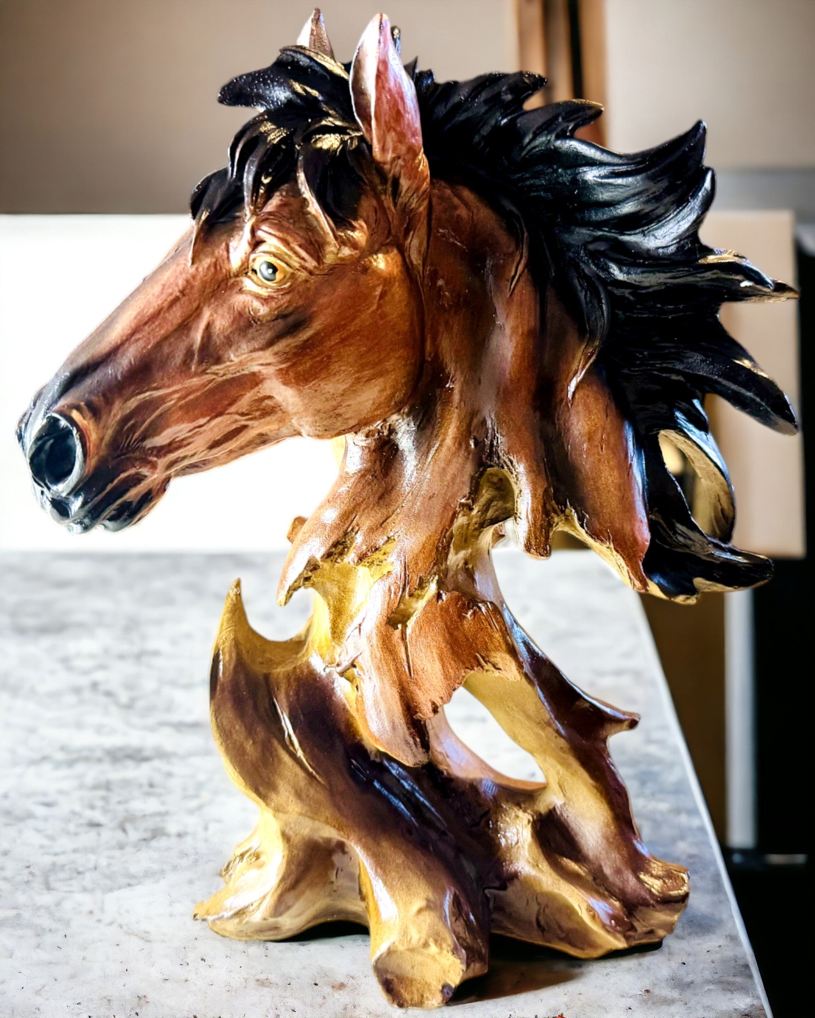 Sculpture de Cheval en Résine dans un Style Abstrait