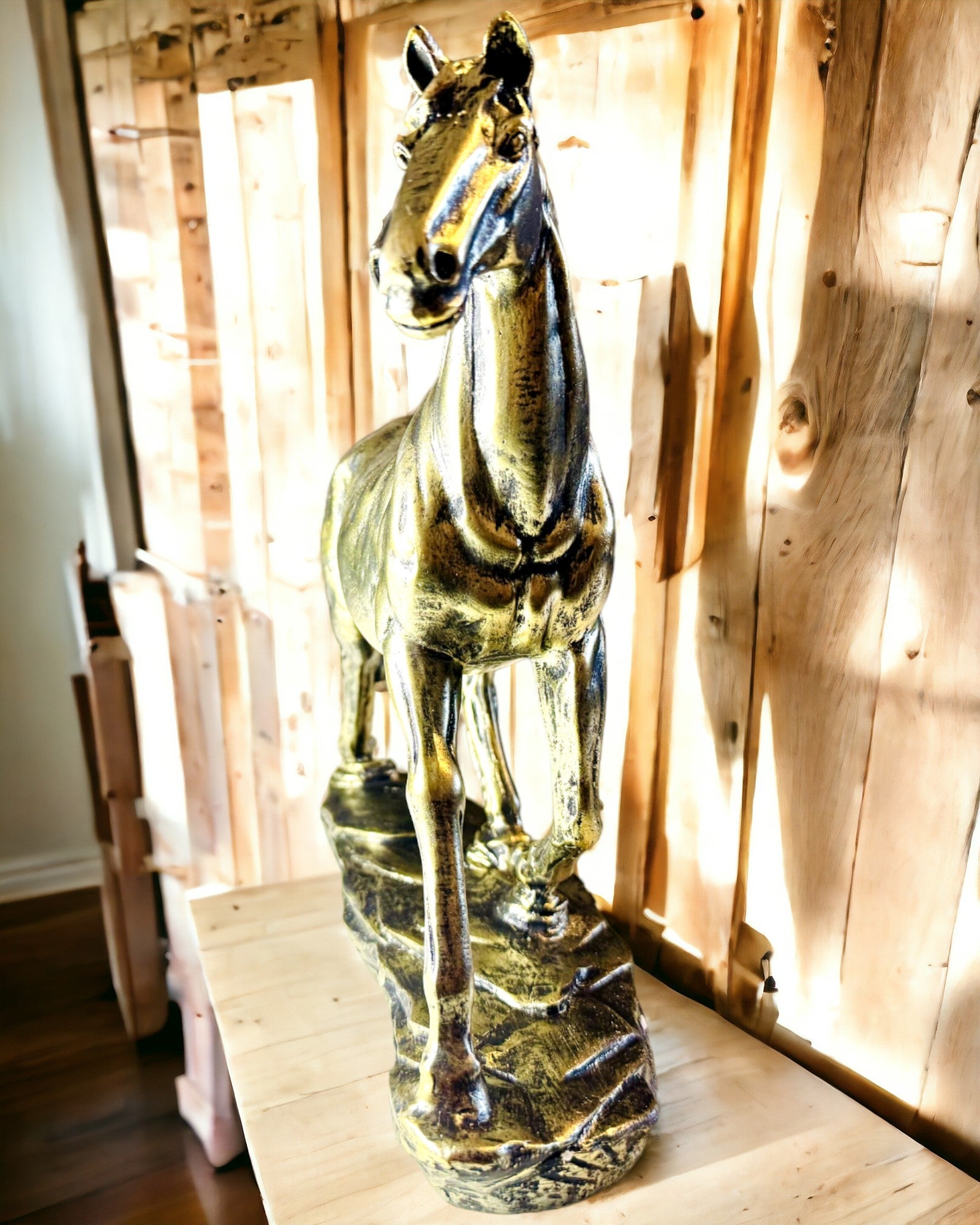 Statuette de Cheval au Galop en Résine avec Option de Gravure