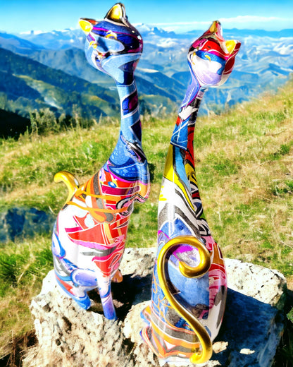 Abstrakte Katzenfiguren "ArtCats", Handbemalt, Harz – 25 cm, 2 Stück.