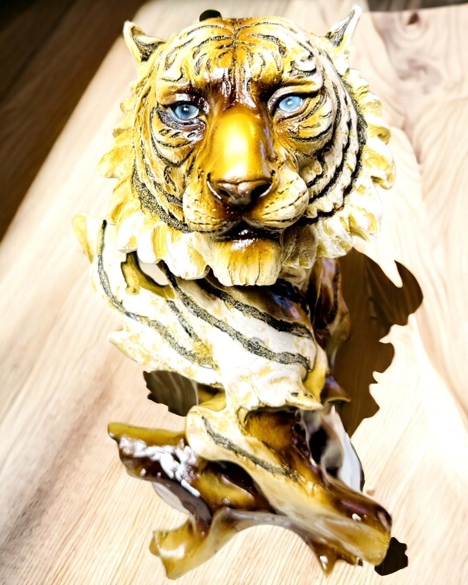 "Tiger King of the Jungle" Figurine with Engraving Option, 29 cm tall, decoration for a gift