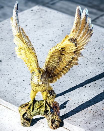 Statuetta "Aquila d'Oro" con Opzione di Personalizzazione - Decorazione in Resina