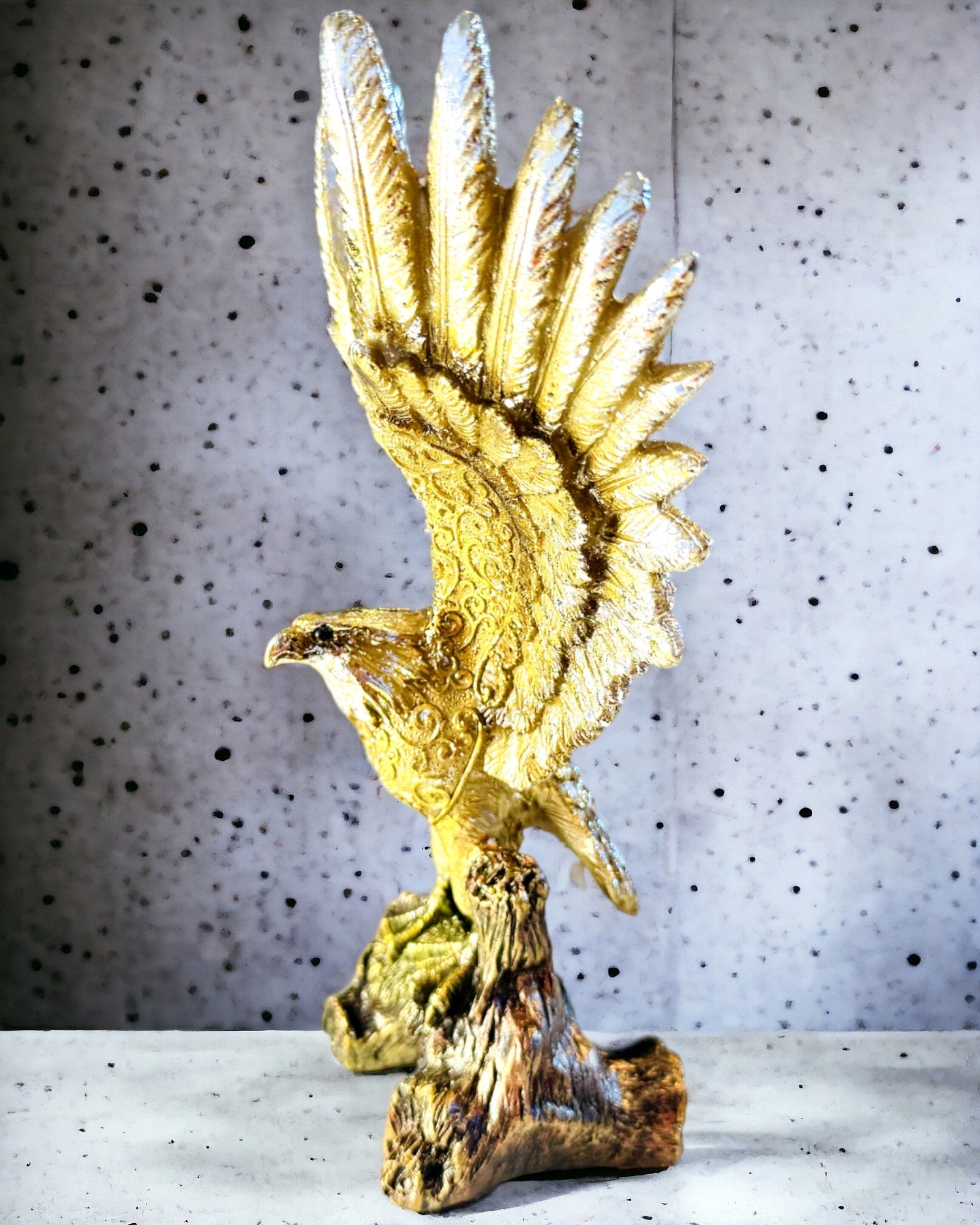 Statuetta "Aquila d'Oro" con Opzione di Personalizzazione - Decorazione in Resina