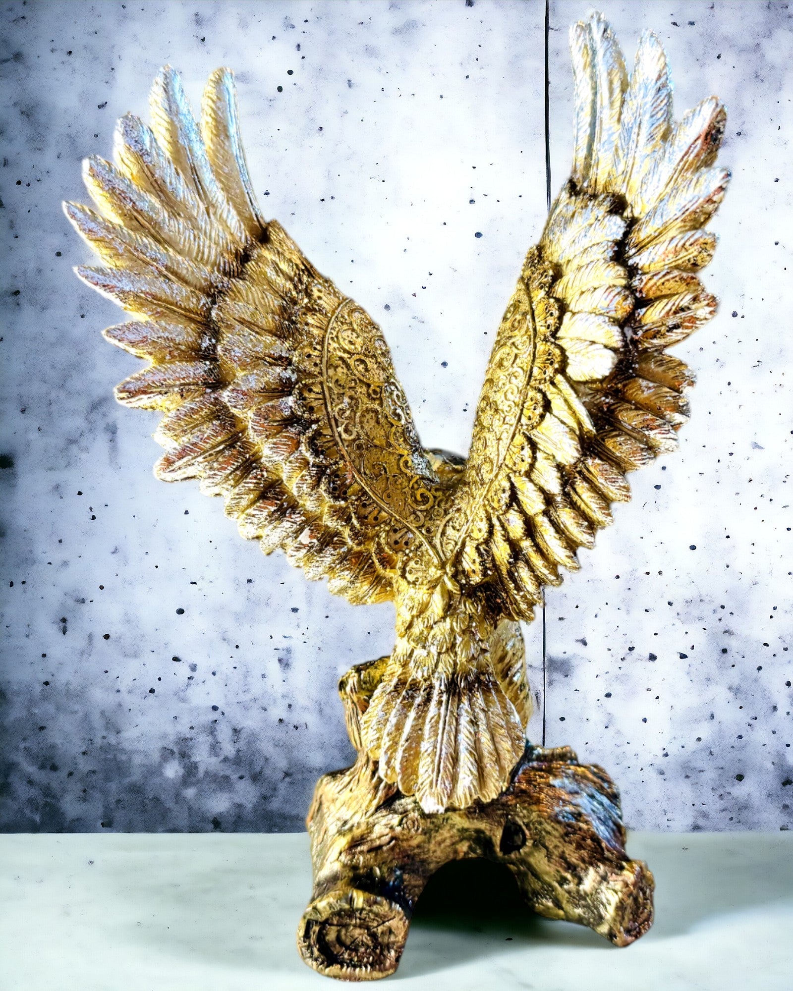 Statue "Goldener Adler" mit Personalisierungsoption - Dekoration aus Harz