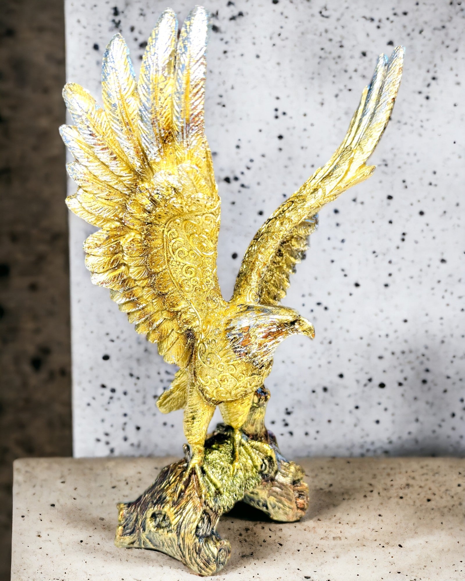 Statue "Goldener Adler" mit Personalisierungsoption - Dekoration aus Harz