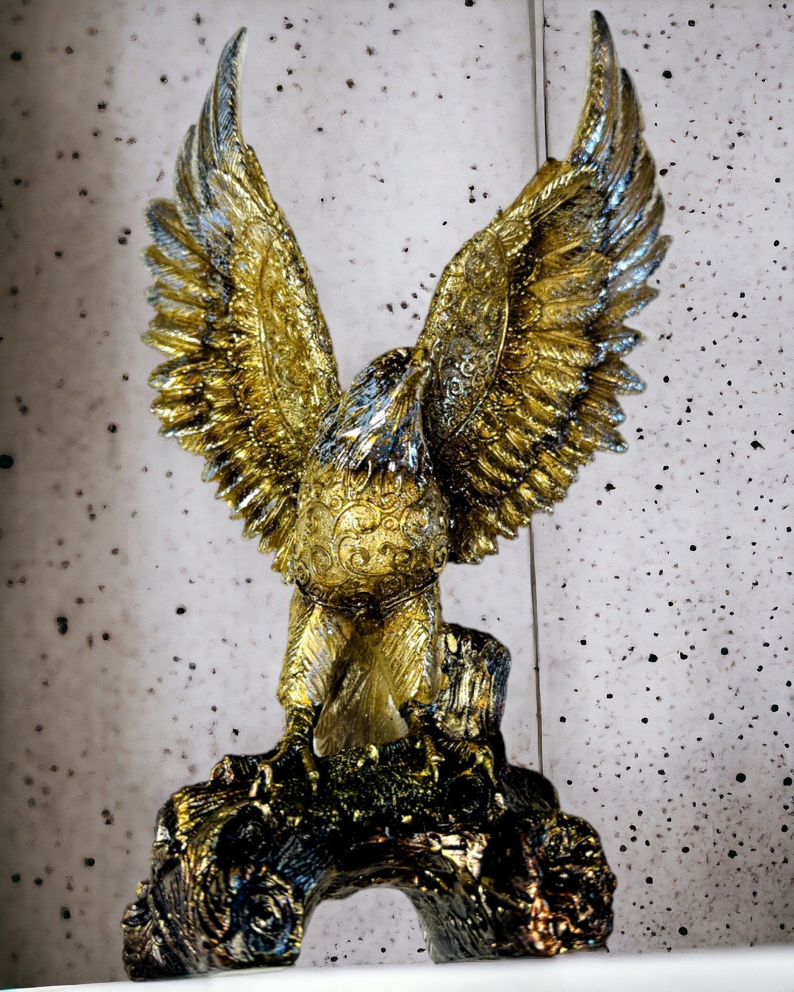 Statuetta "Aquila d'Oro" con Opzione di Personalizzazione - Decorazione in Resina