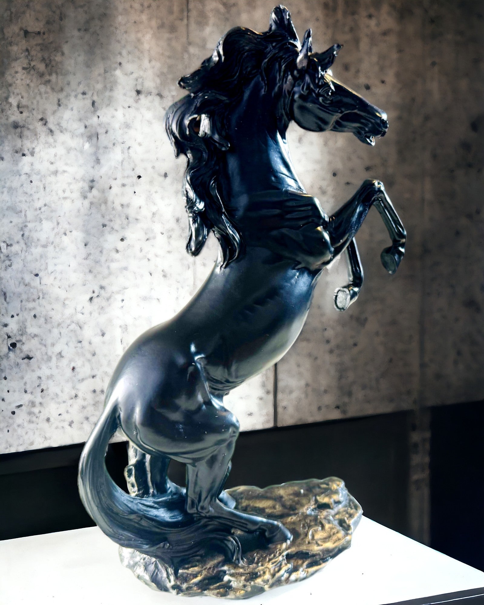 Perle Noire - Sculpture de Cheval Élégance en Mouvement - Possibilité de Gravure