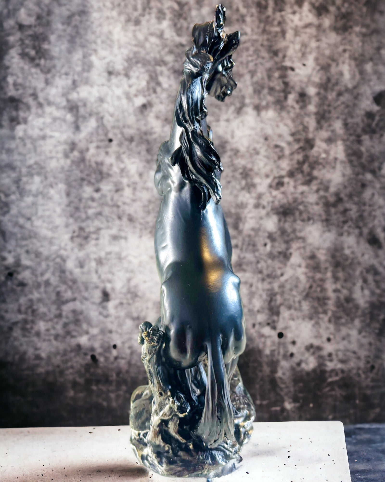 Perle Noire - Sculpture de Cheval Élégance en Mouvement - Possibilité de Gravure