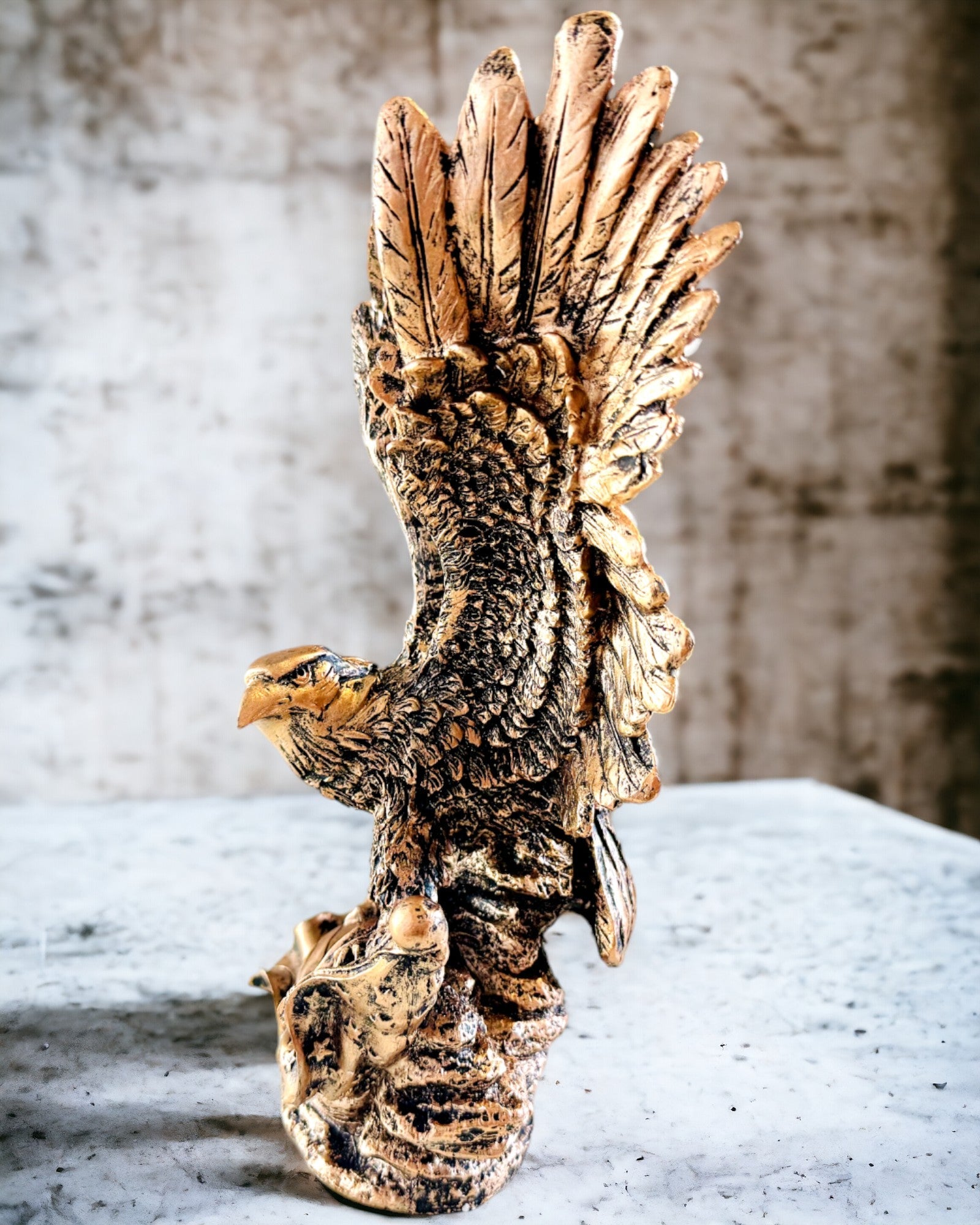 "Maître des Vents" - Sculpture Rétro d'Aigle dans un Style Vintage avec Option de Gravure