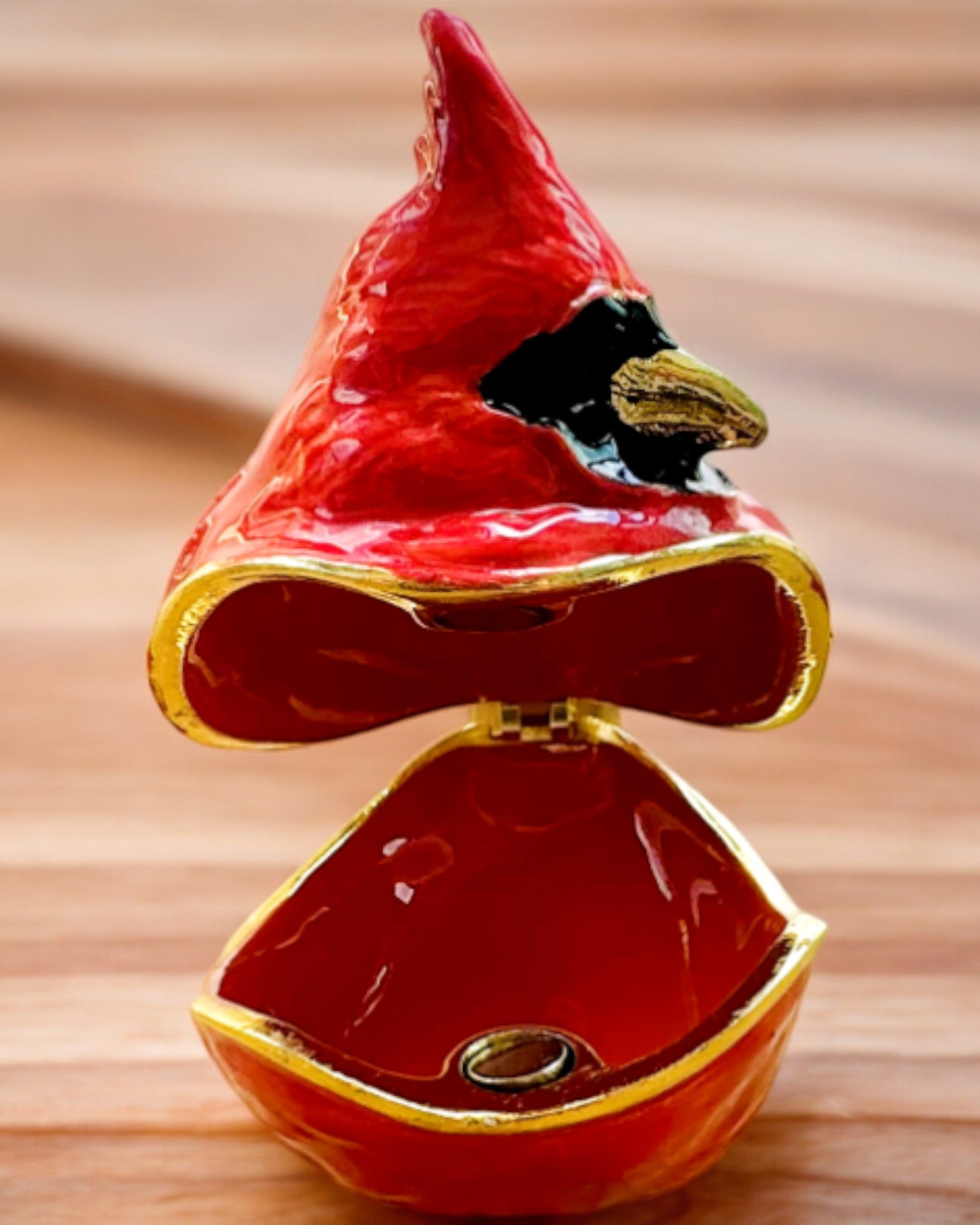 Elegant cardinal-shaped box with engraving option