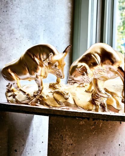 Duel Mocarzy - Dekorative Skulptur Stier und Bär - Möglichkeit zur Personalisierung mit Gravur - Farbe Gold