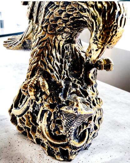 Royal Eagle – Decorative Resin Figurine with Engraving Option