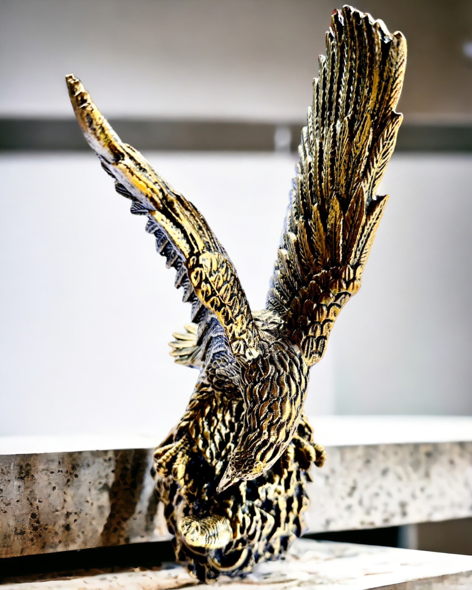 Royal Eagle – Decorative Resin Figurine with Engraving Option