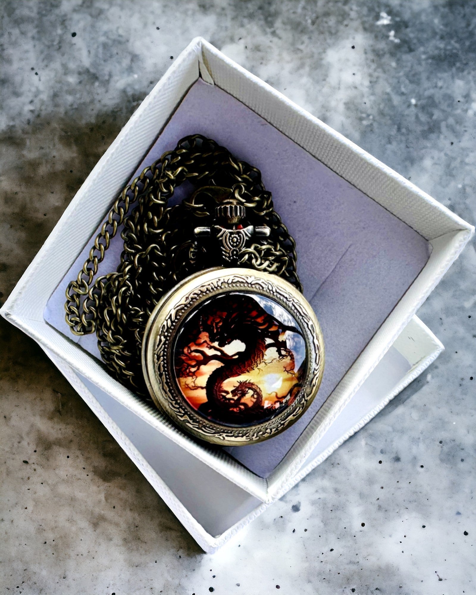 Taschenuhr "Dragon's Twilight" Personalisierung mit Gravur