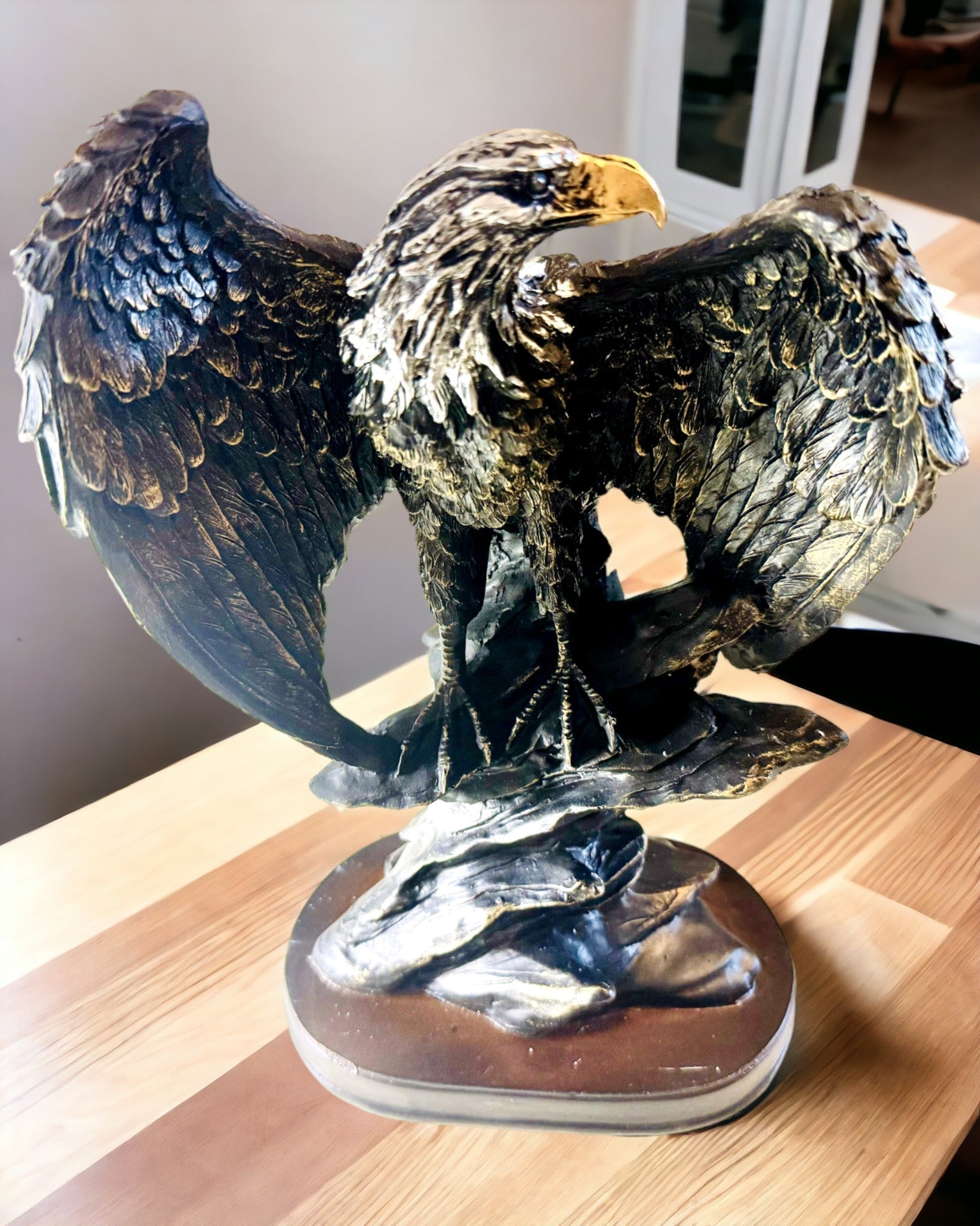 Statuette Décorative "Aigle Volant" – Symbole Majestueux de Force et de Liberté