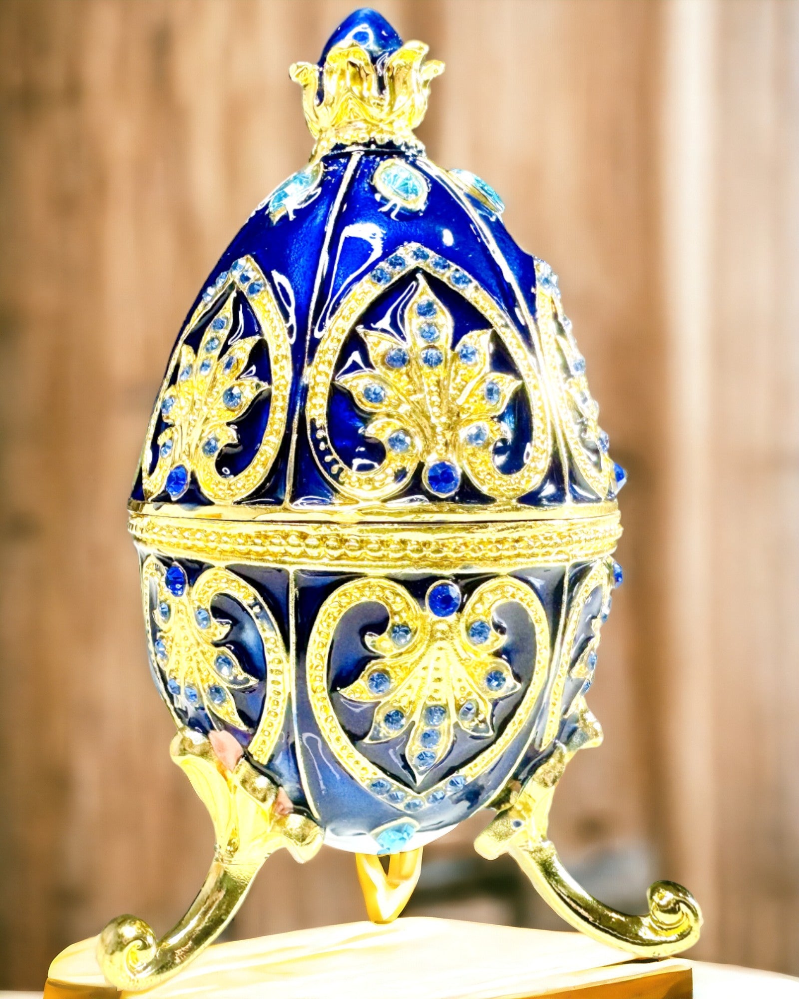 Exklusives Fabergé-Ei - dunkle blaue Farbe – Dekorative Schmuckschatulle aus Emaille