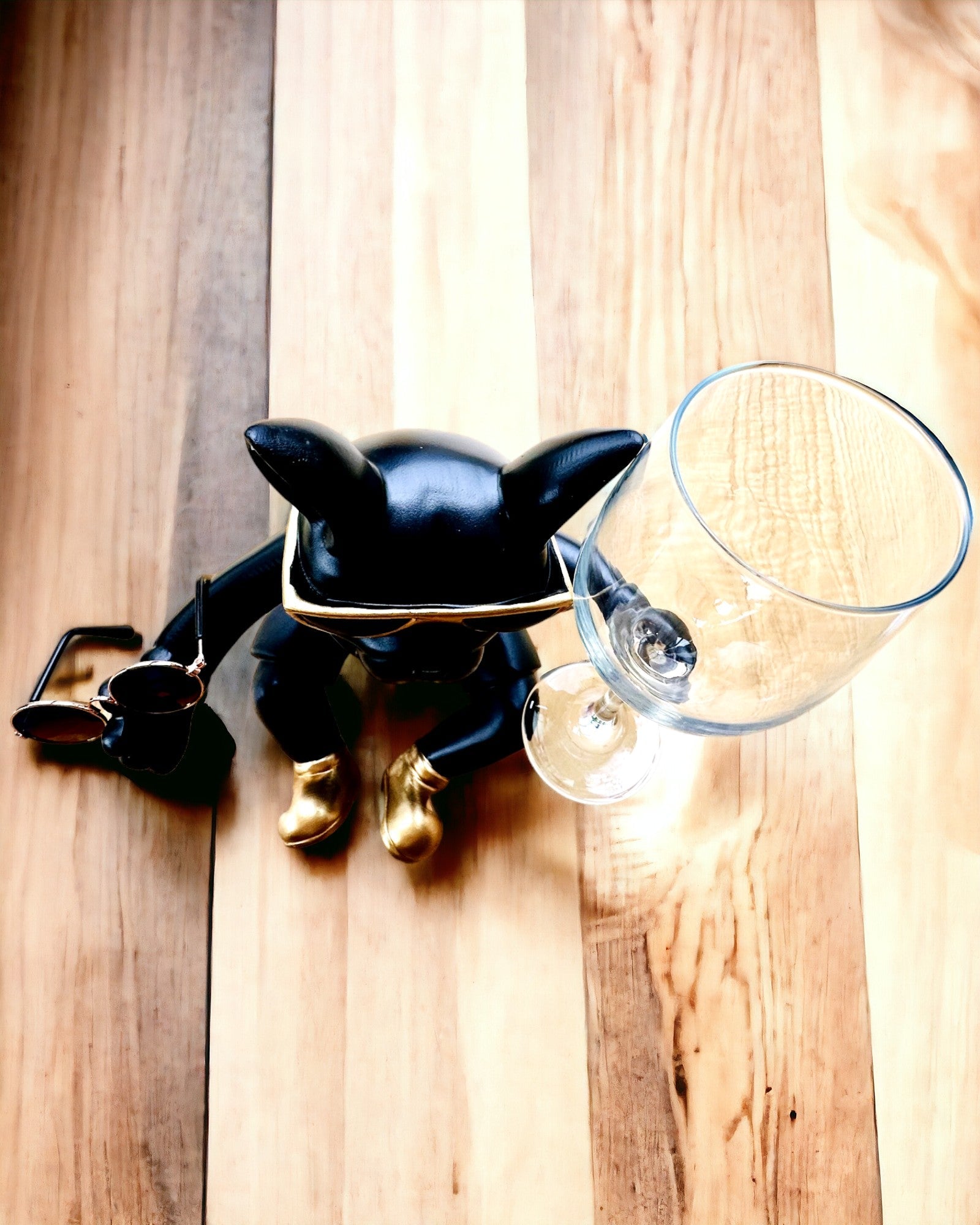 Exclusive Figurine "Stylish Bulldog", black color, wine or champagne glass holder, personalization with engraving