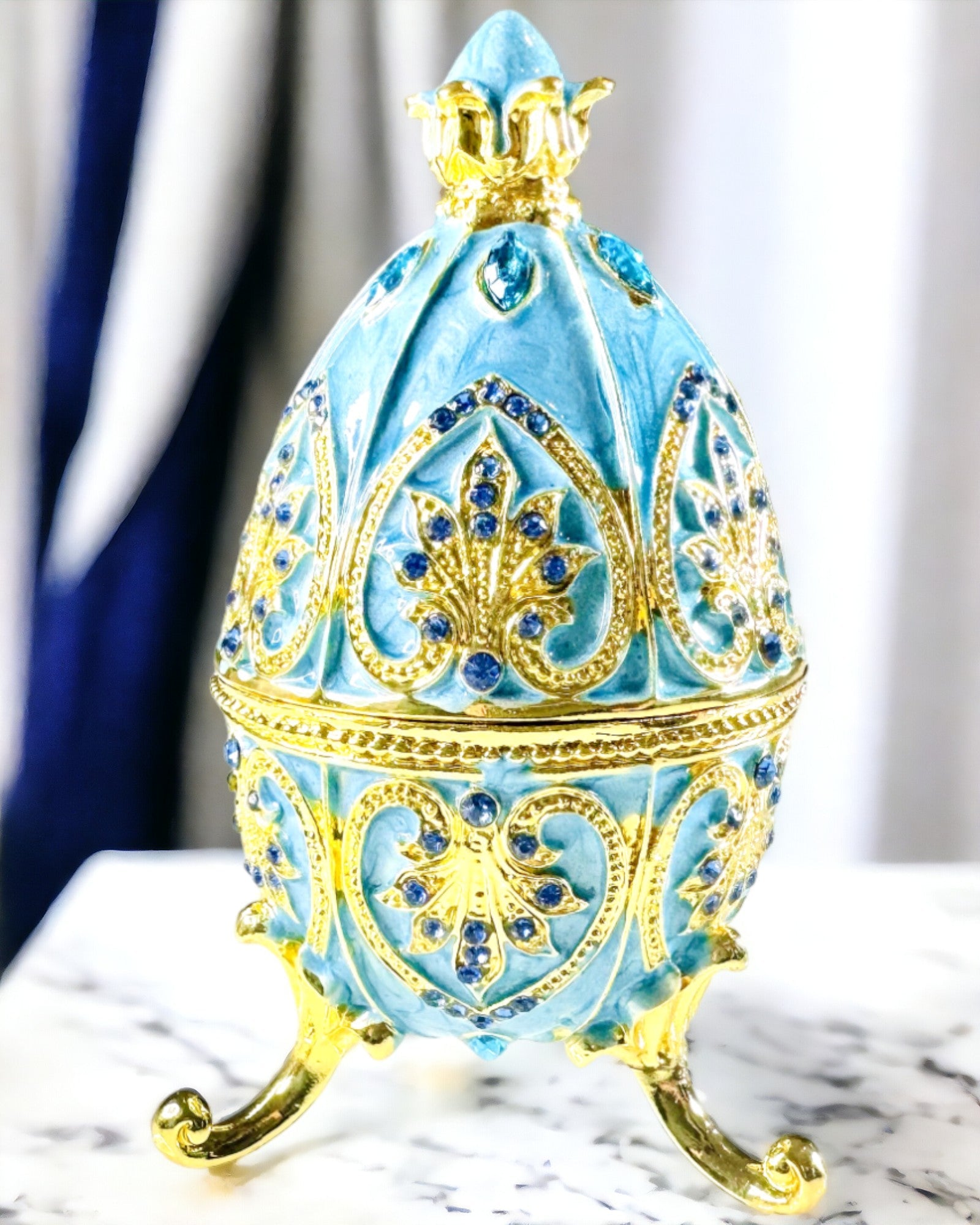 Œuf Fabergé Céleste – Organisateur de Bijoux Émaillé - couleur bleu ciel. Personnalisation par gravure.